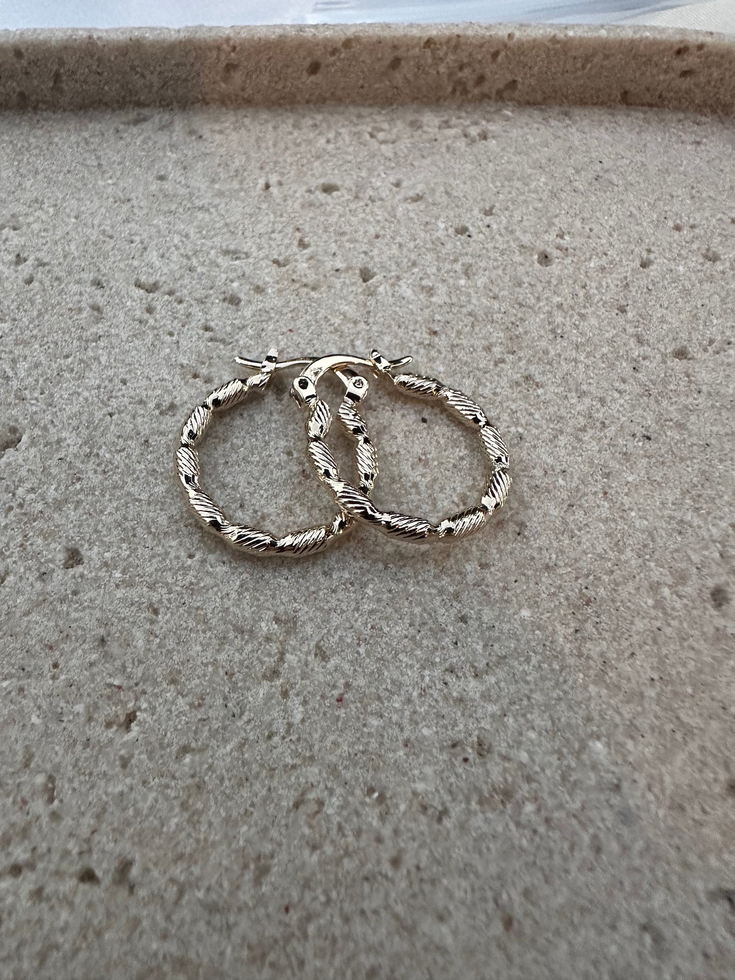 Everluxe Twisted Hoop Earrings – Gold Plated