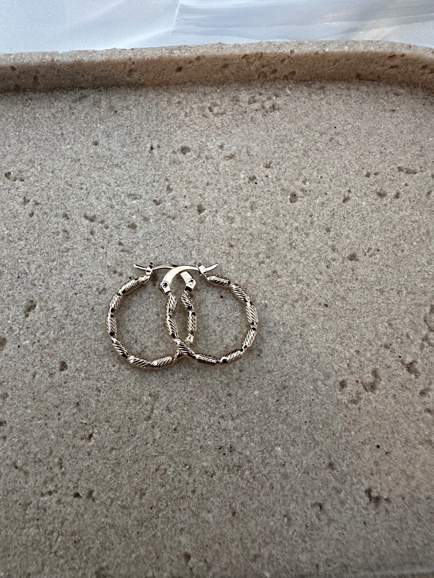 Everluxe Twisted Hoop Earrings – Gold Plated